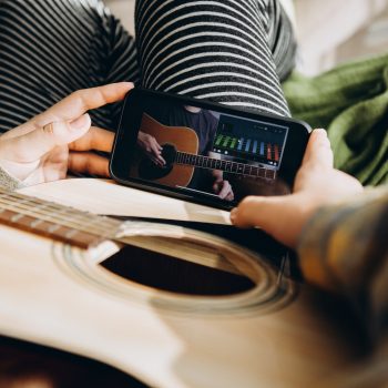 Apps to Learn How to Play the Guitar Apps to Learn How to Play the Guitar