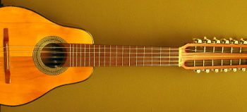 Bandolina 15 corde - Ecuador - source stringedinstrumentdatabase Bandolina 15 corde - Ecuador - source stringedinstrumentdatabase