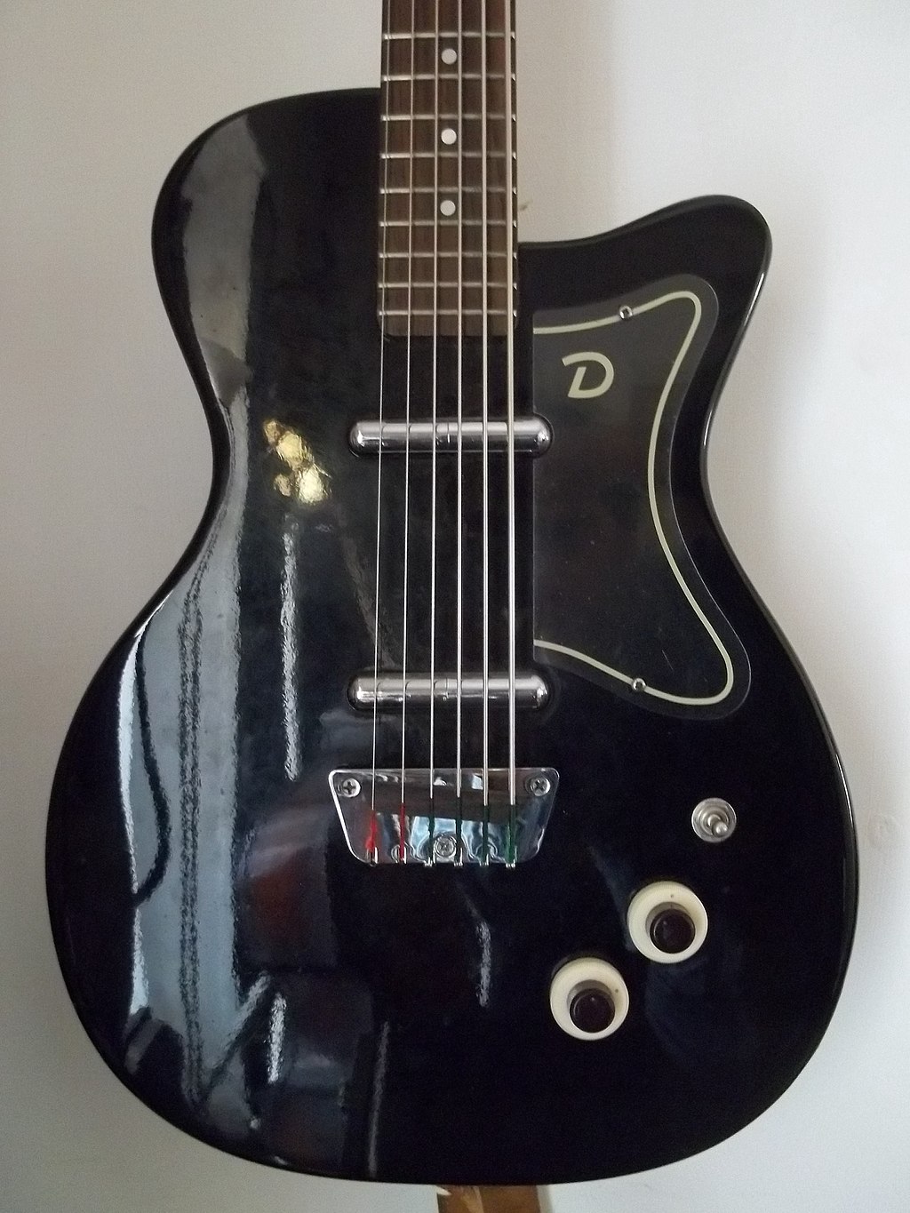 Chitarra baritona storia, come è fatta e si suona Handmade Sound