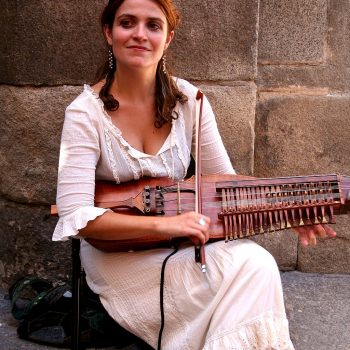 Ana Alcaide plays Nickelharpa - source Wikipedia Ana Alcaide plays Nickelharpa - source Wikipedia
