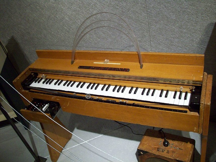 Ondes Martenot Synth - photo of Andrew Garton Ondes Martenot Synth - photo of Andrew Garton