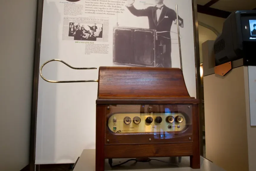 Strumento musicale Theremin - Foto Bakken Museum Strumento musicale Theremin - Foto Bakken Museum