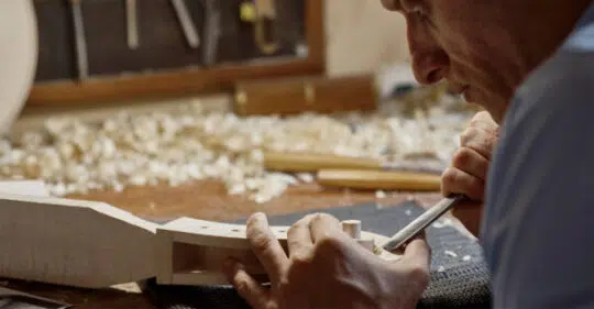 Andrea Varazzani laboratorio liuteria